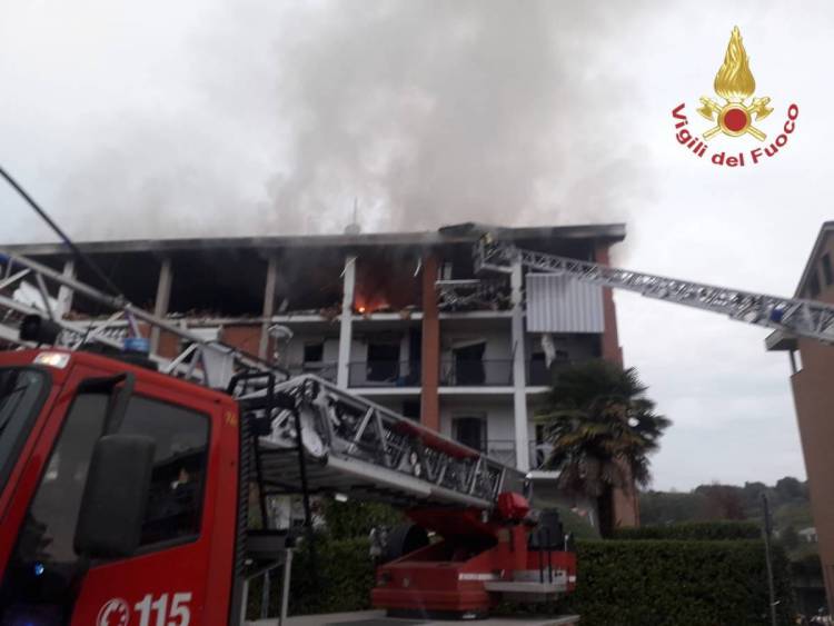 Incendio e crollo palazzina Pinerolo,un morto e due dispersi