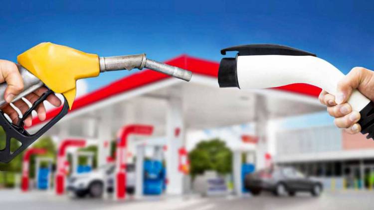 Auto benzina e diesel, stop dal 2035: cosa cambia in Italia?
