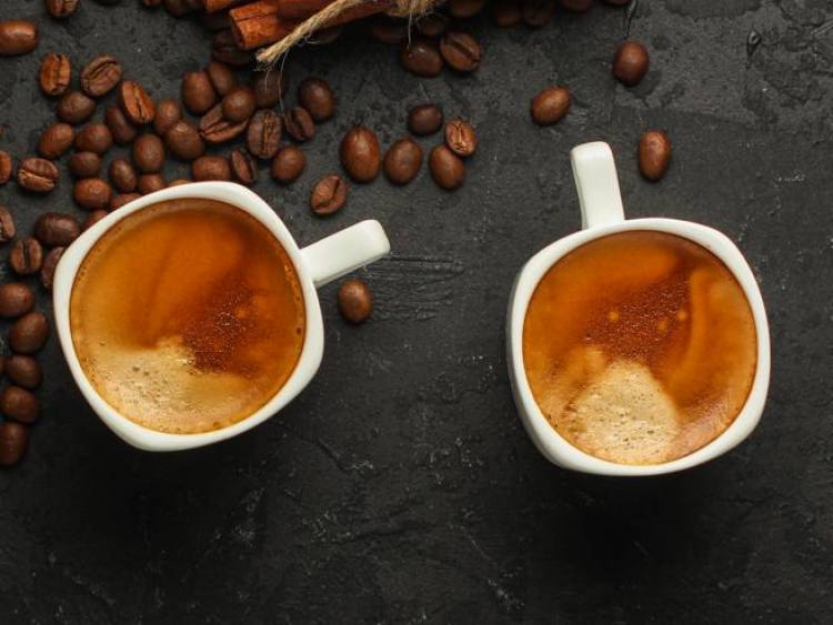 Il caffè aiuta a mantenere bassa la pressione sanguigna: la scoperta di uno studio italiano