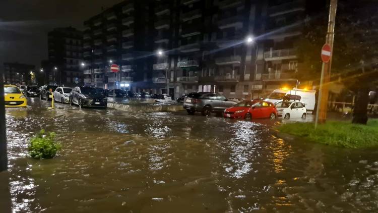 Bomba d'acqua su Milano: Seveso esondato, allagamenti e vie chiuse