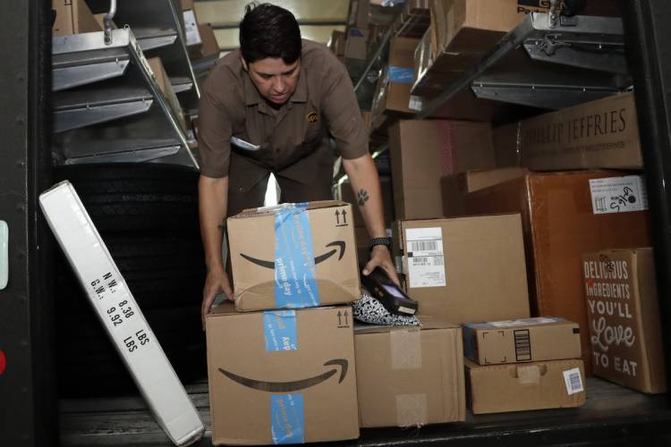 Il governo ha gestito male la questione della tassa sui pacchi.